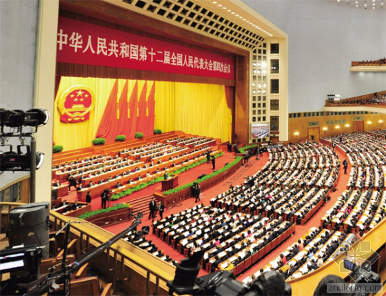 當日上午，國務院總理李克強在會上做了2016年政府工作報告。